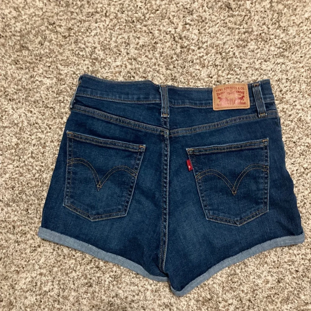 Levi's Women's High Rise Shorts Size 28 - Picture 3 of 3